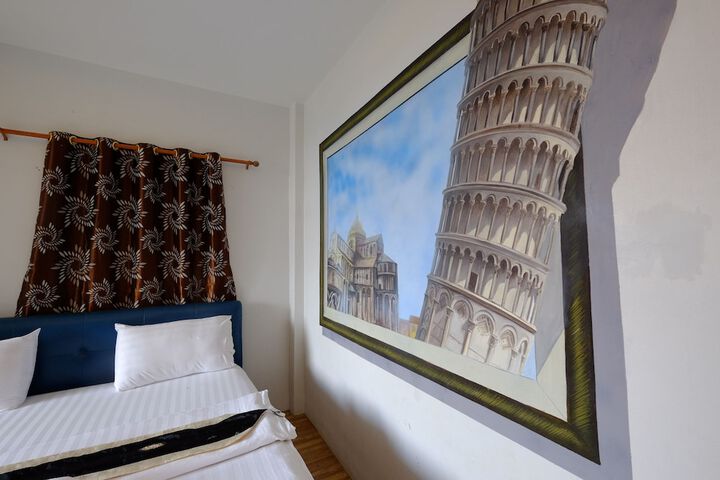 Room 14 of 33