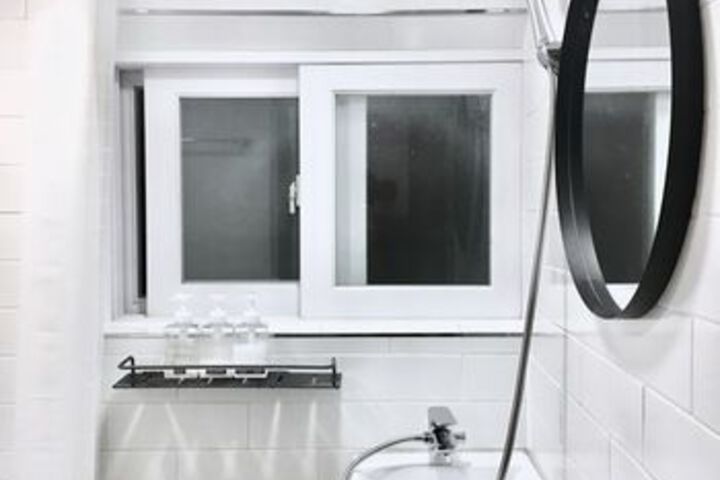 Room 9 of 39
