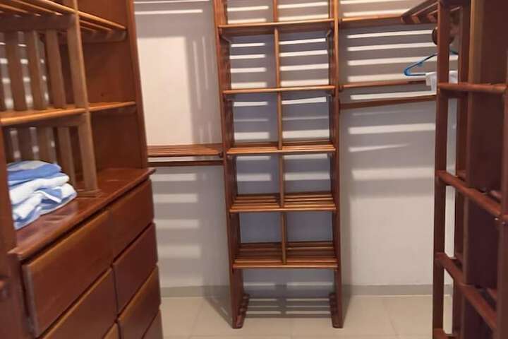 Room 52 of 223