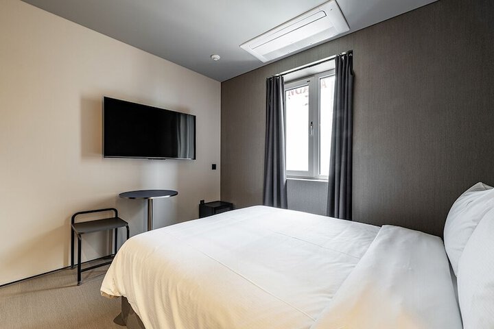 Room 17 of 36