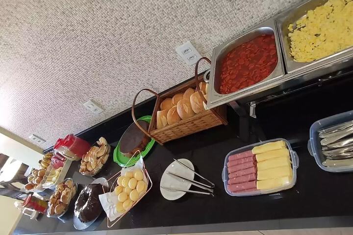 Dining 7 of 10