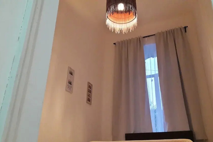 Room 10 of 12