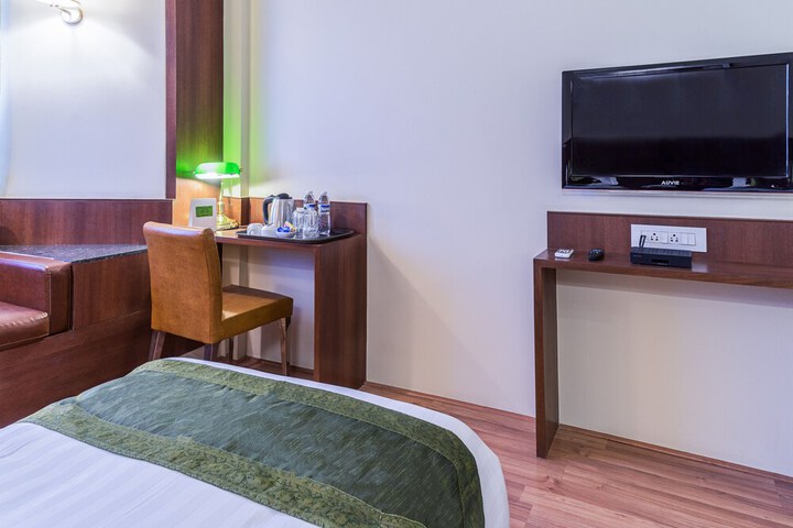 Room 9 of 40