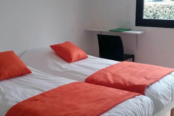 Room 10 of 68
