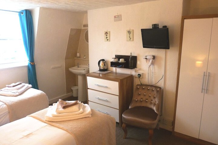Room 10 of 84