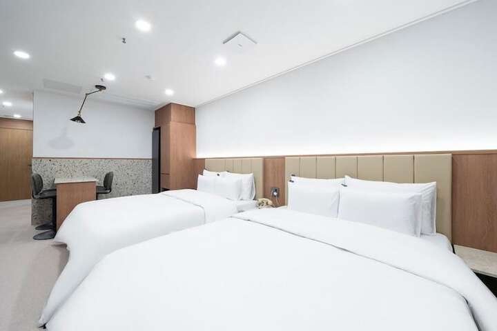 Room 73 of 109