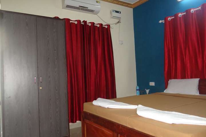 Room 8 of 15