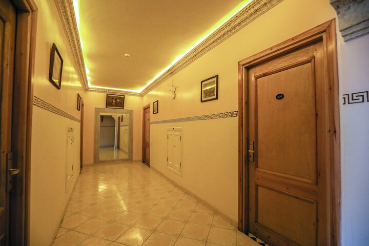 Handrails in hallways