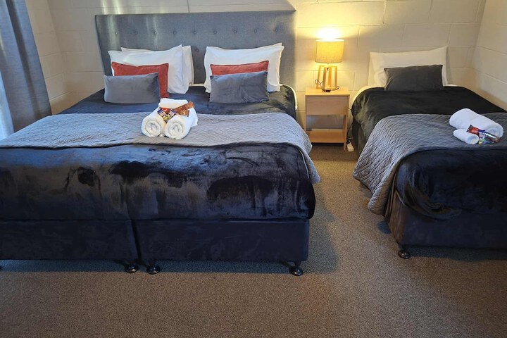 Room 8 of 114