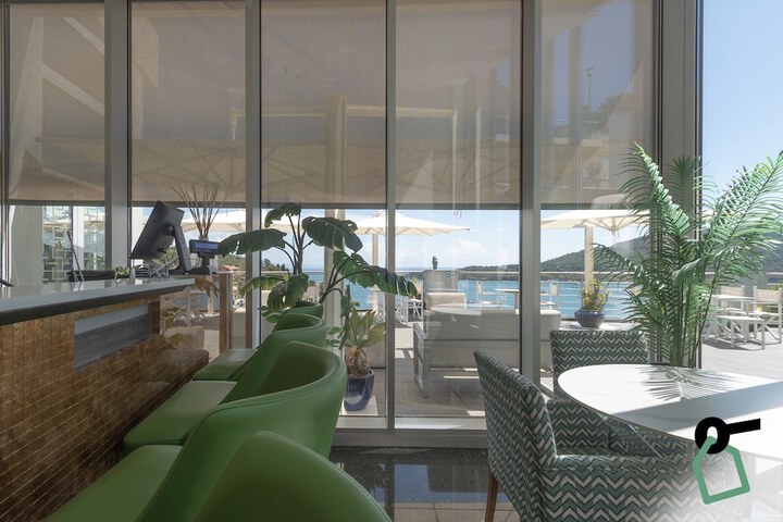 Lounge 45 of 70