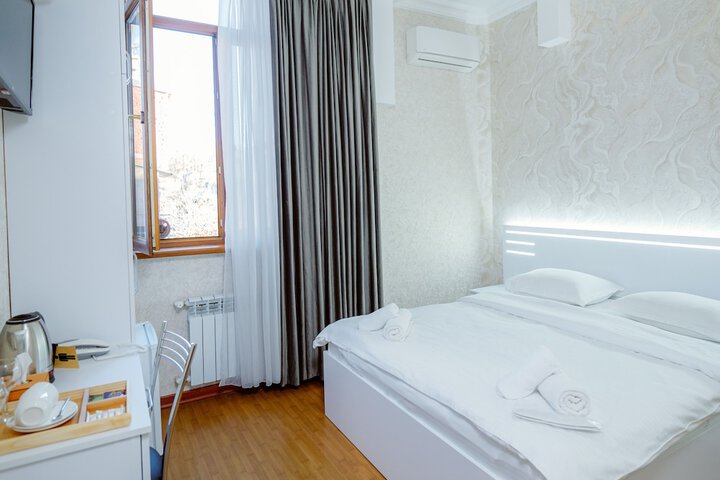 Room 43 of 77