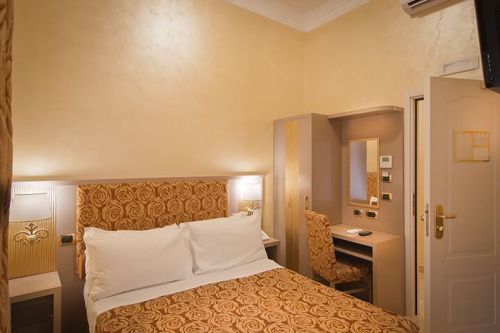 Room 6 of 43