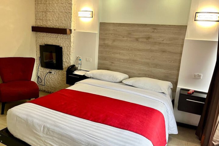 Room 14 of 33