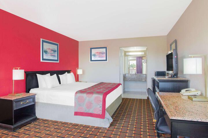 1 King Bed (1 of 10)