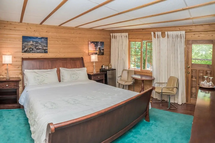 Room 4 of 12