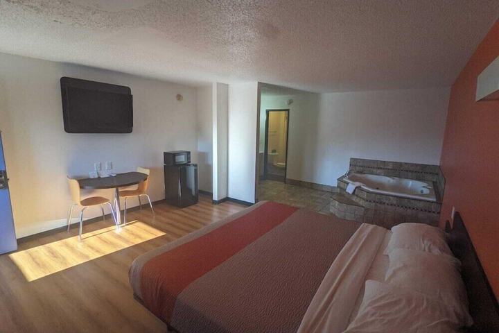 Room 28 of 47
