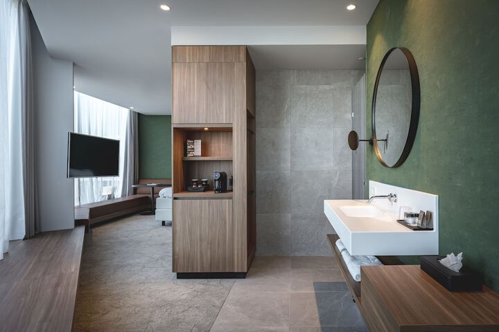 Room 43 of 77