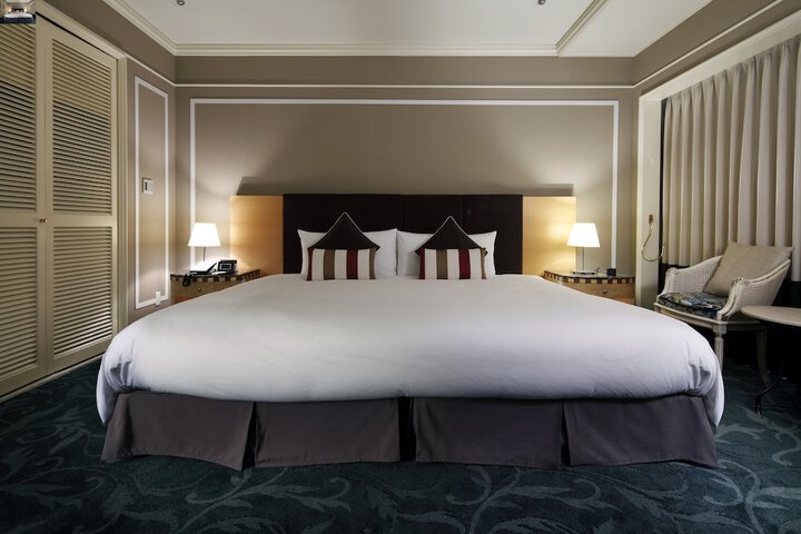 Room 25 of 148
