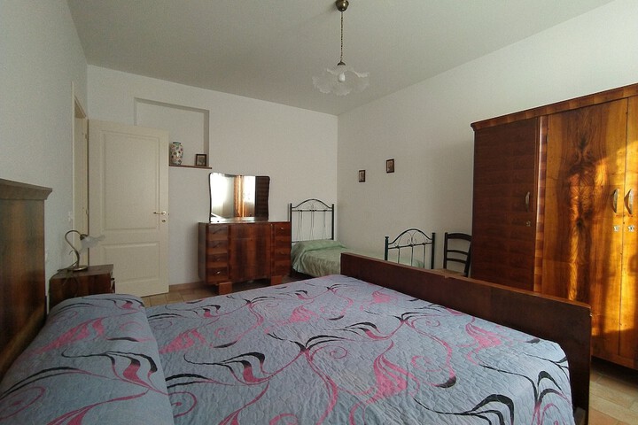 Room 6 of 42