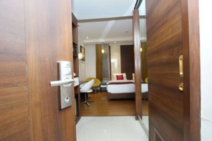 Room 10 of 23