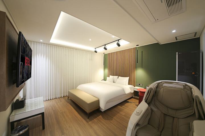 Room 21 of 39
