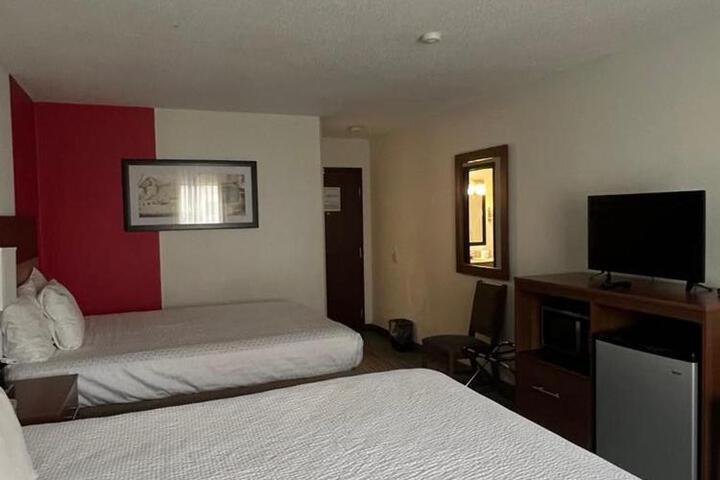2 Queen Beds (4 of 7)