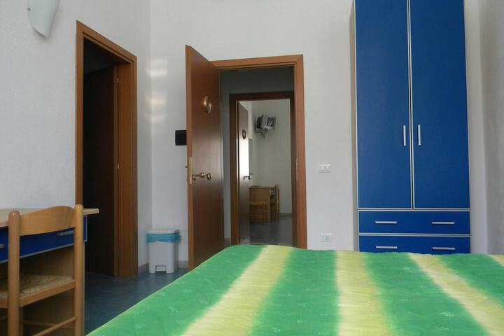 Room 5 of 20