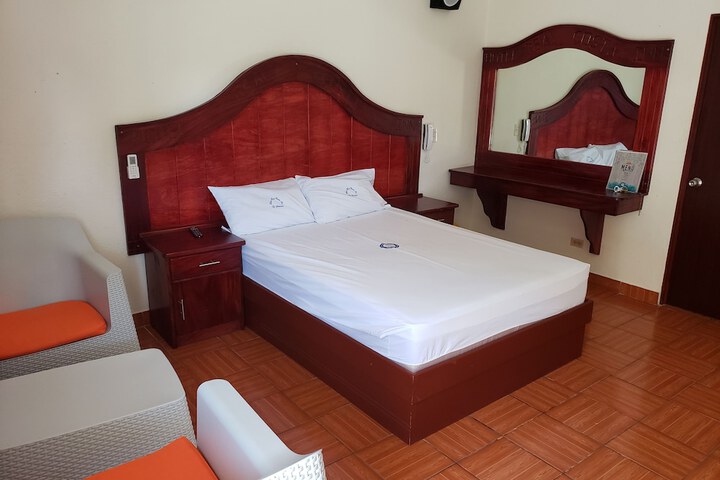 Room 3 of 43