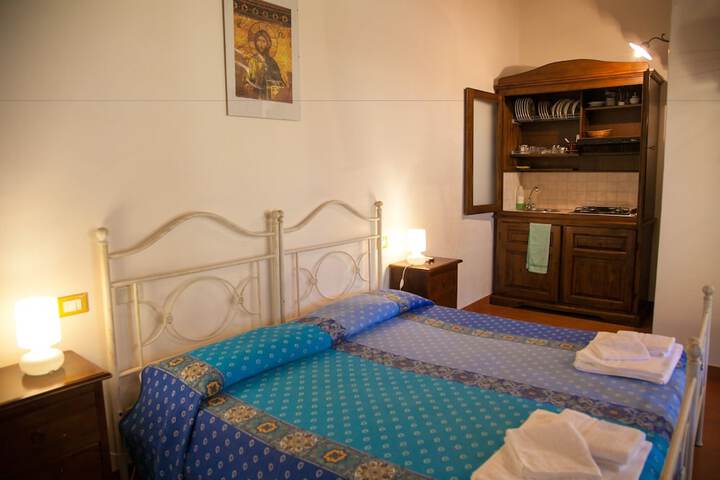 Room 10 of 32
