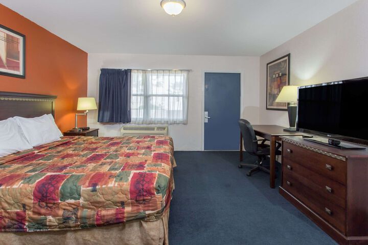 Room 9 of 18