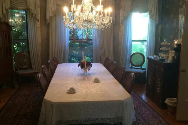 Dining 22 of 24