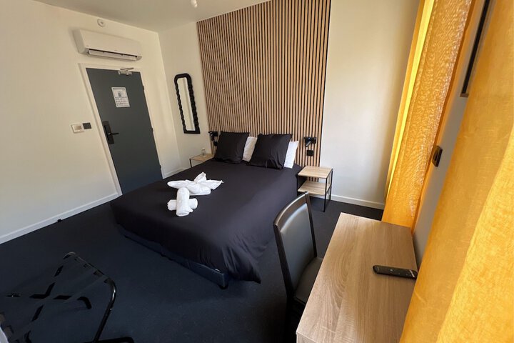 Room 10 of 26