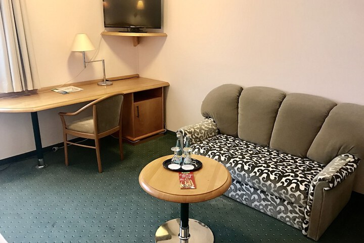 Room 7 of 28
