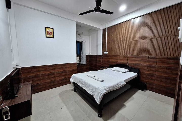 Room 7 of 8