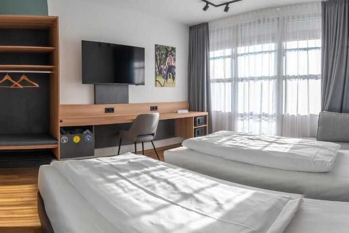 Room 4 of 84