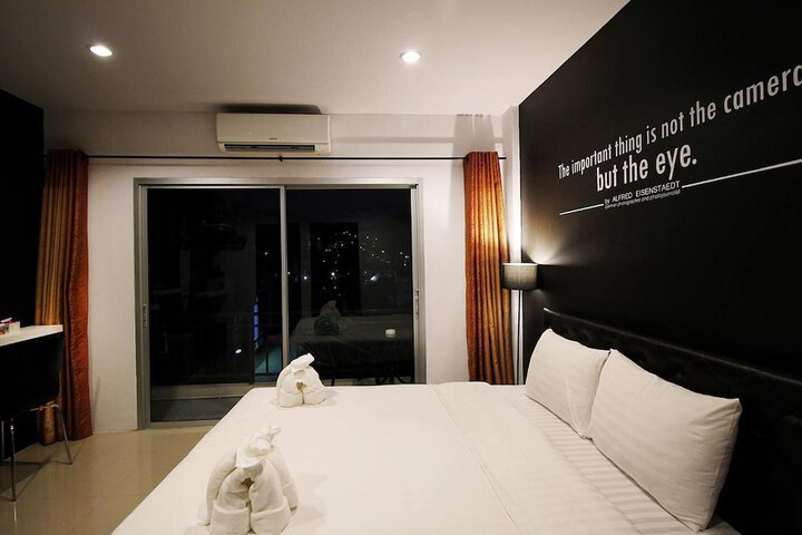 Room 27 of 48