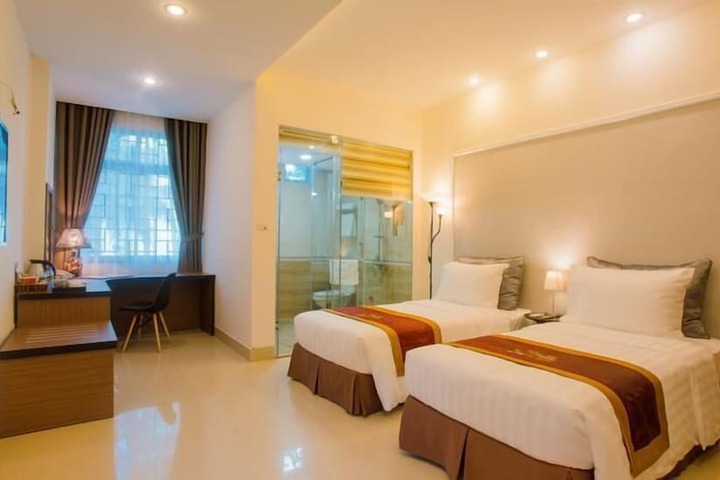 Room 6 of 34