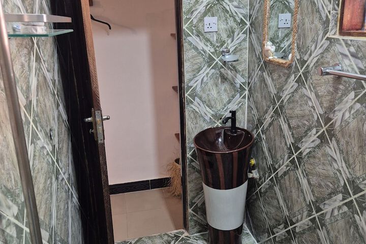 Room 30 of 47
