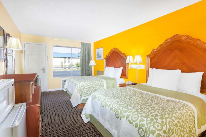 2 Double Beds (2 of 8)