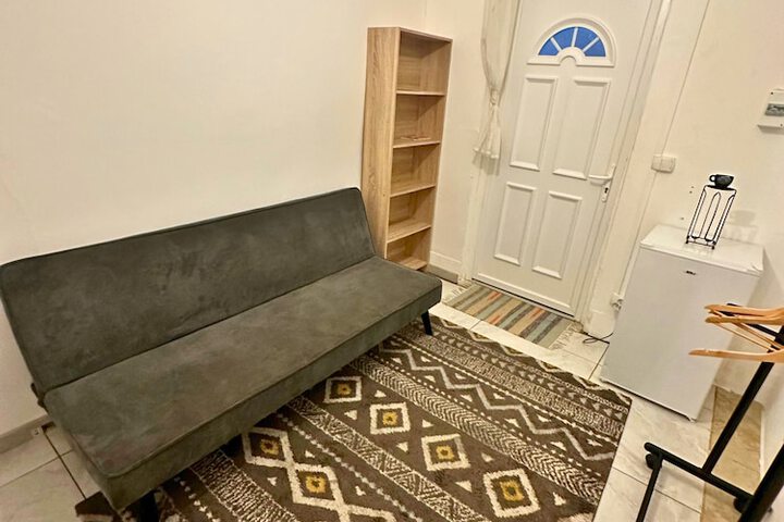 Room 21 of 33