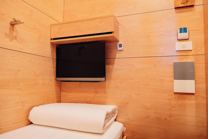 Room 17 of 28