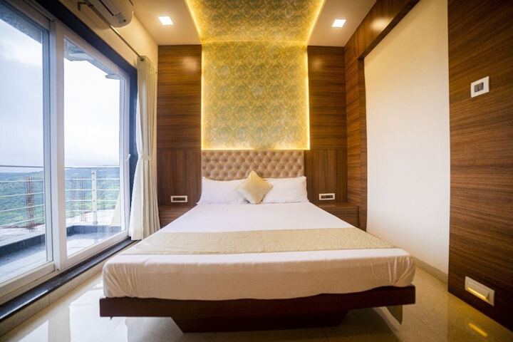 Room 2 of 39