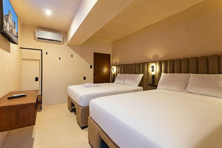 Room 12 of 28