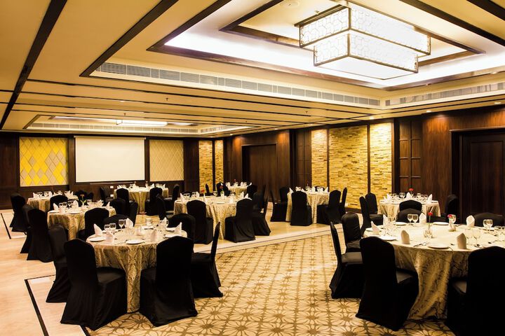Ballroom/Hall 27 of 37
