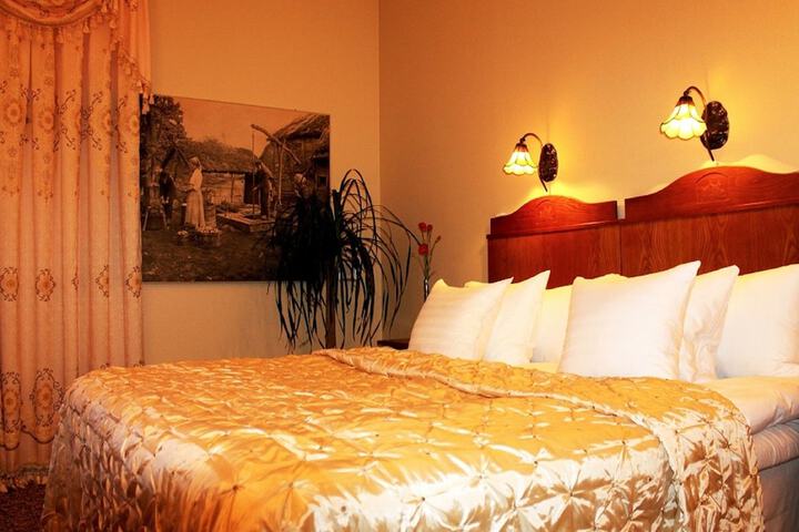 Room 4 of 48