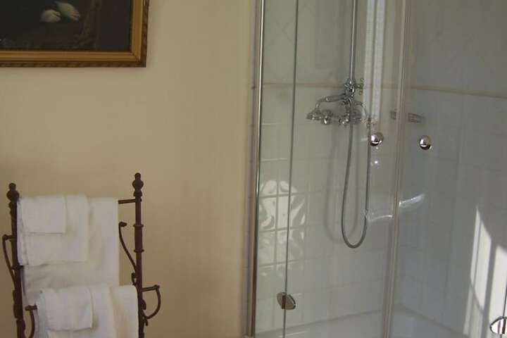 Room 6 of 110