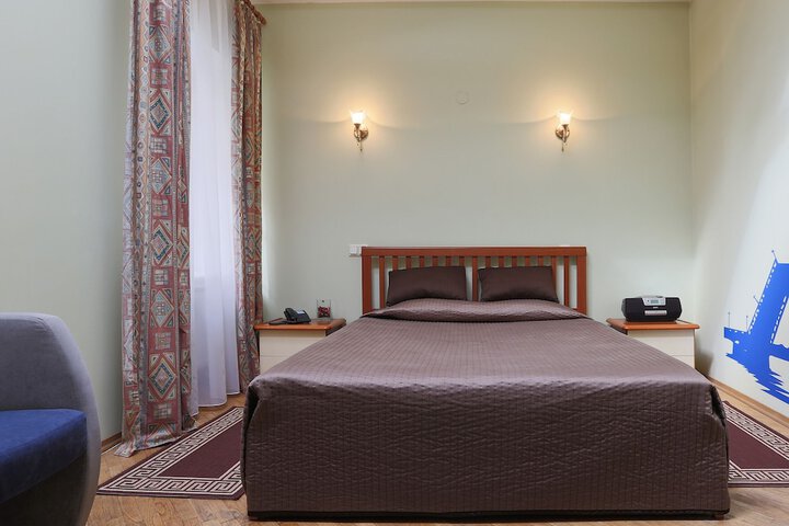 Room 4 of 43