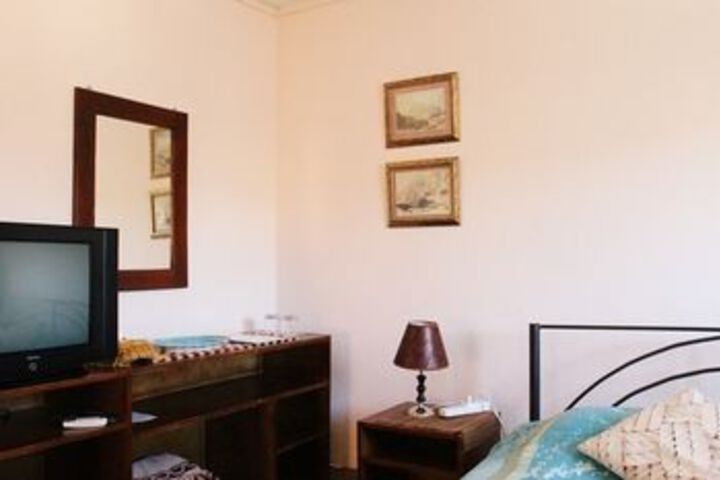 Room 7 of 24