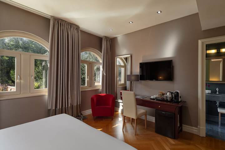 Room 35 of 54