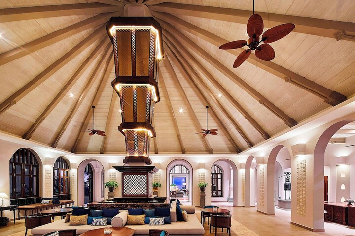 Entrance & Lobby